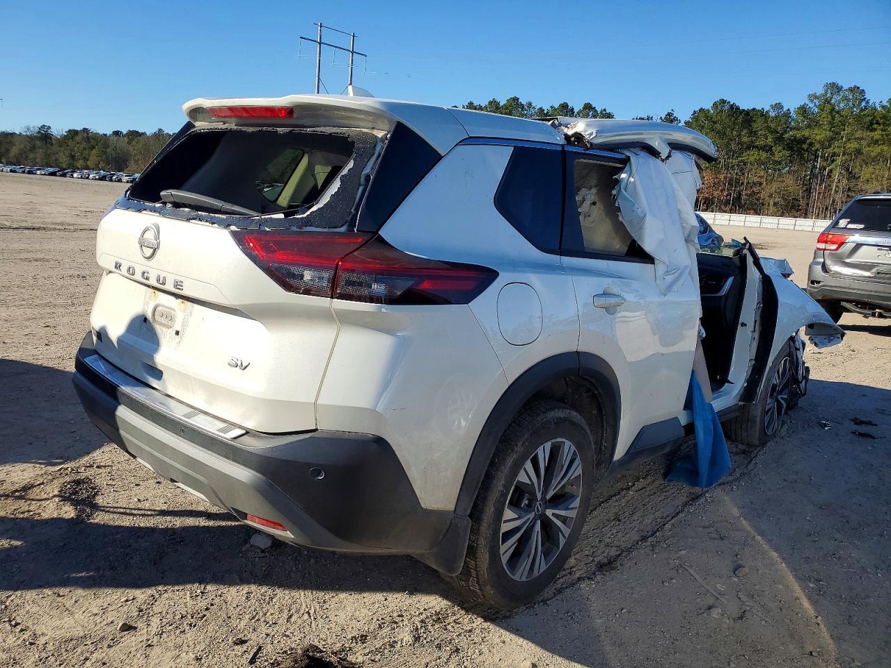 2023 Nissan Rogue Sv - Image 3