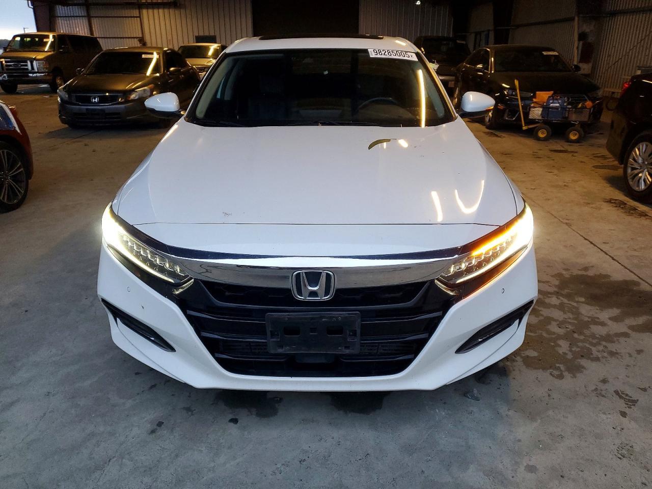 2019 Honda Accord Touring - Image 5