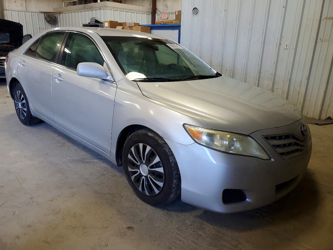 2010 Toyota Camry Base - Фото 4