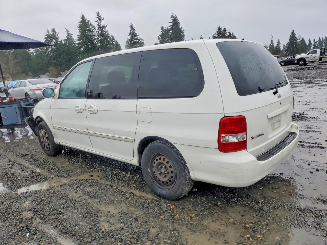 2005 Kia Sedona - Image 2