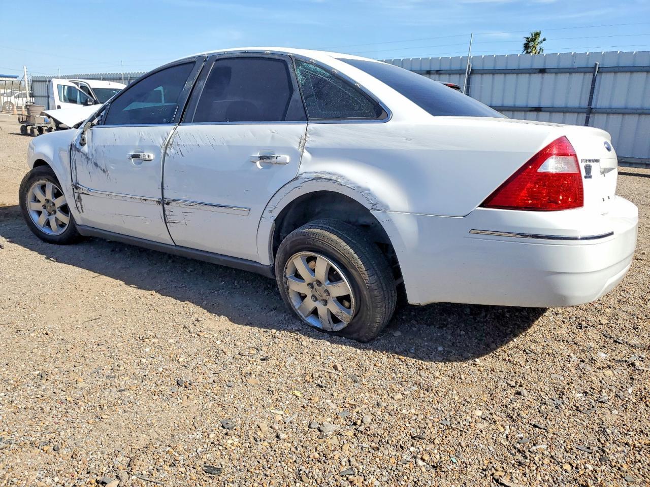 2005 Ford Five Hundred Sel - Image 2