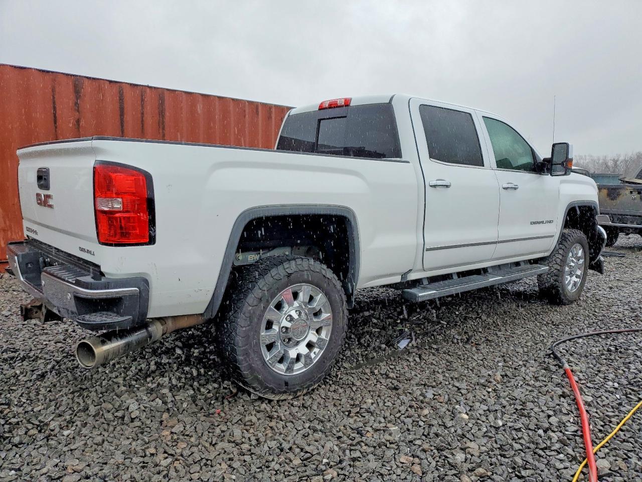 2017 GMC Sierra K2500 Denali - Image 3