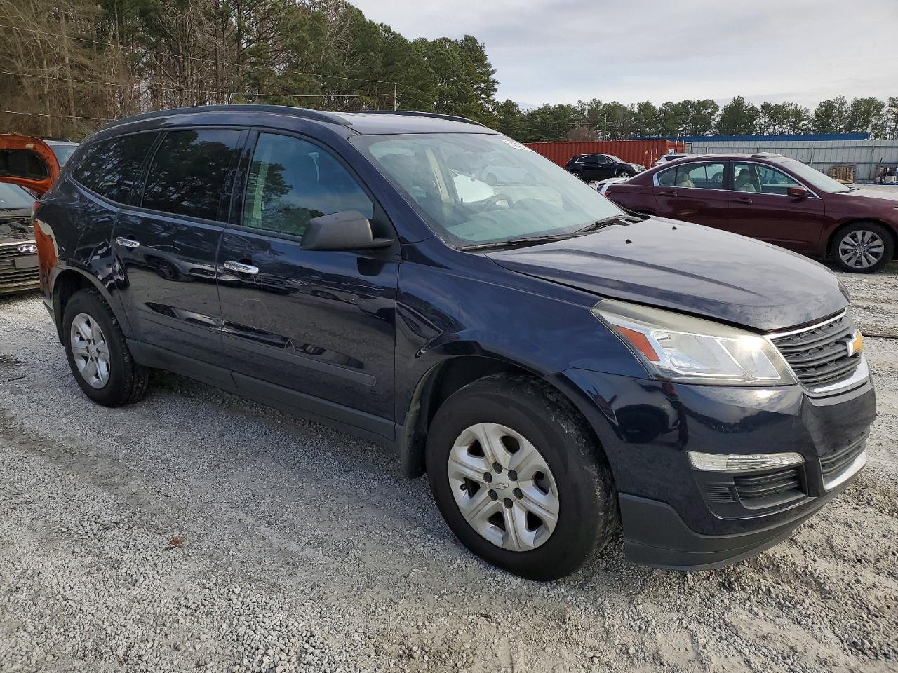 2017 Chevrolet Traverse Ls - Фото 4
