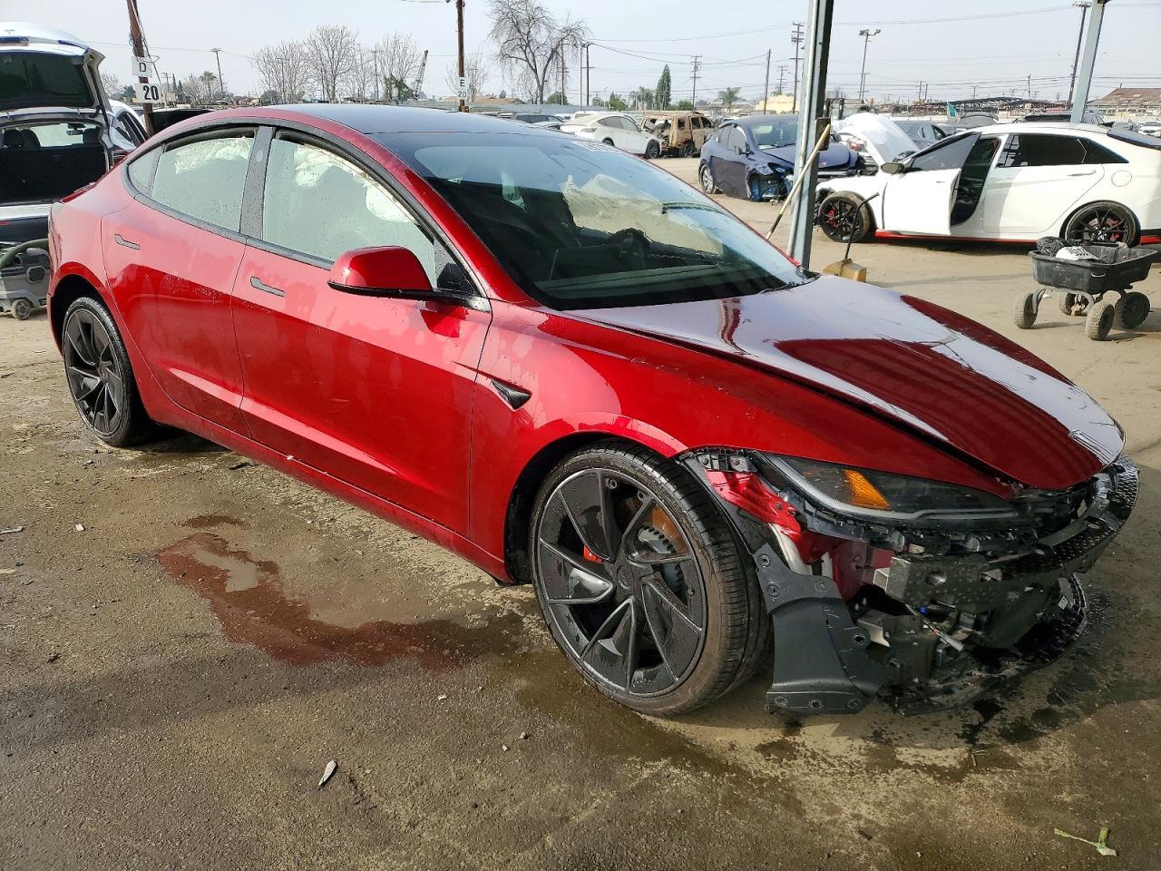 2025 Tesla Model 3 - Фото 4