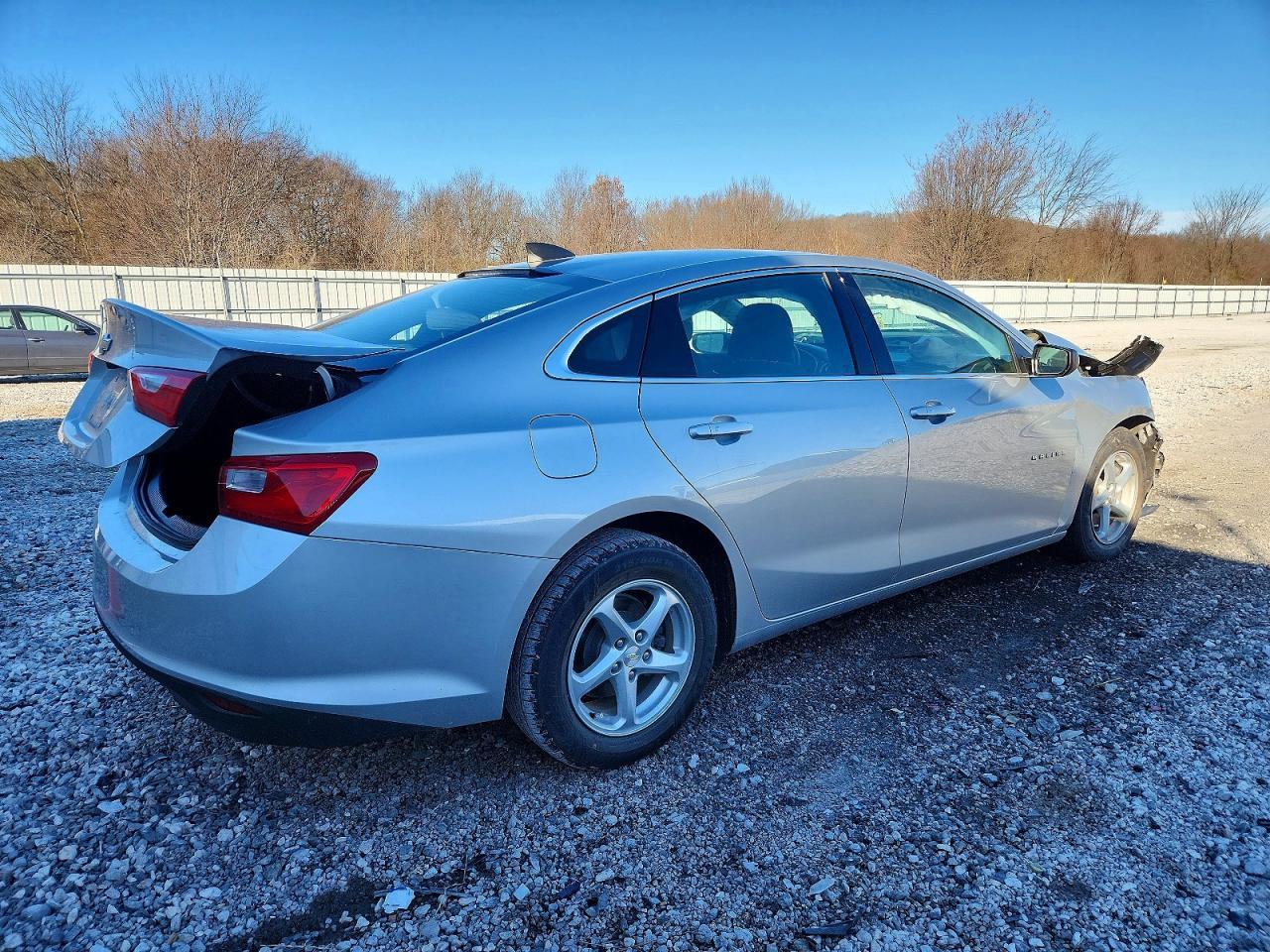 2017 Chevrolet Malibu Ls - Фото 3