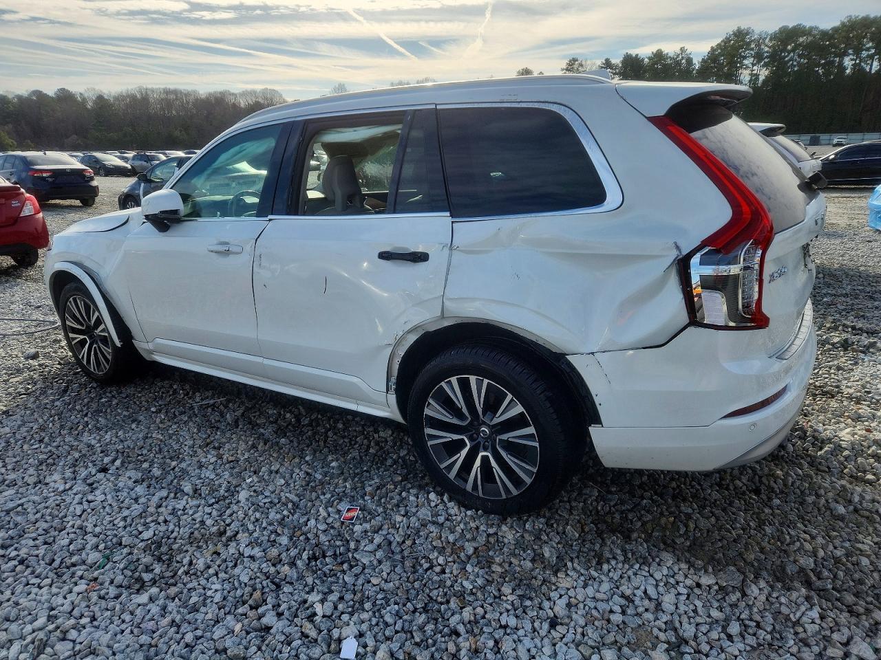 2022 Volvo Xc90 T6 Momentum - Image 2