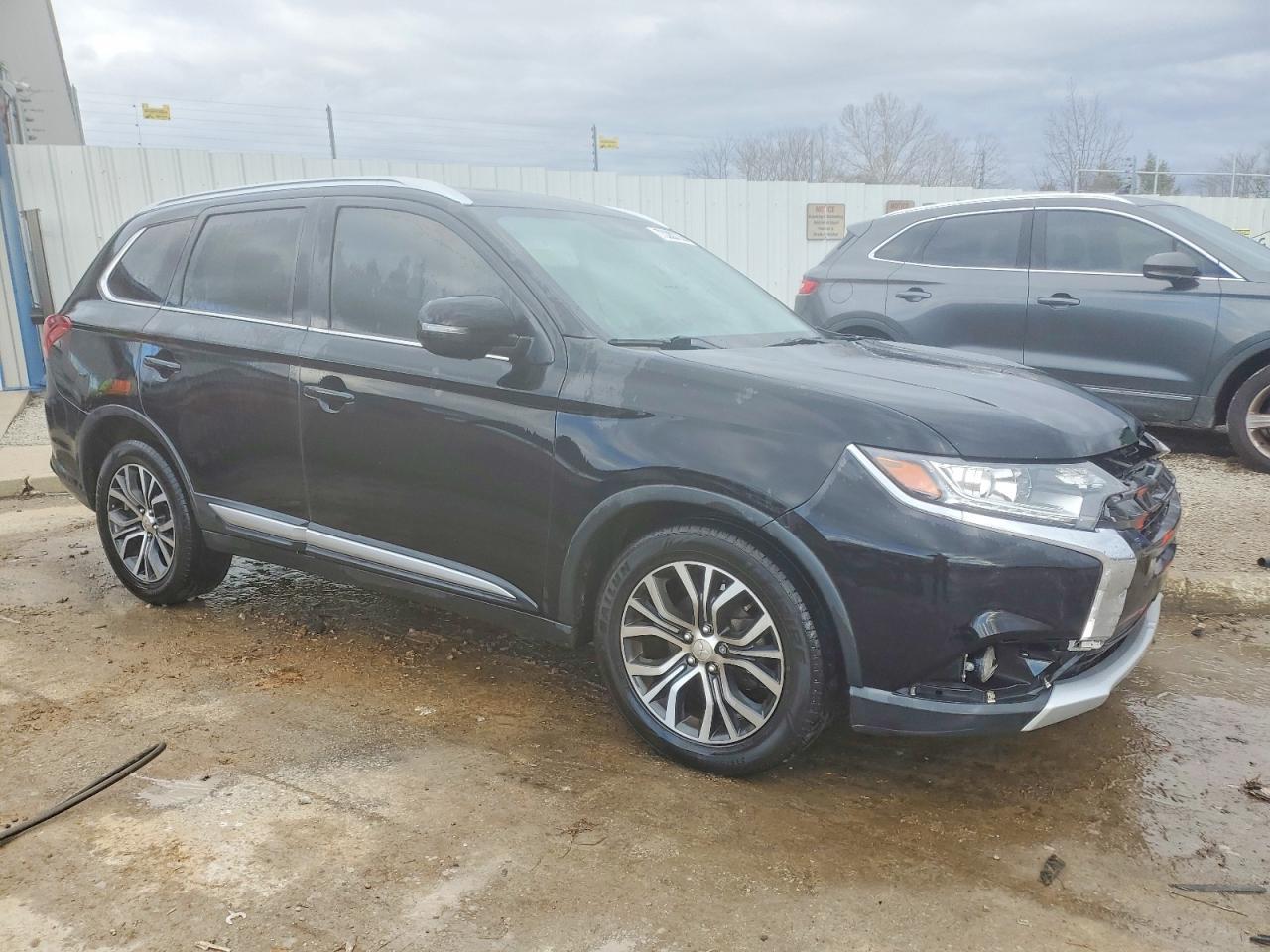 2017 Mitsubishi Outlander Se - Image 4