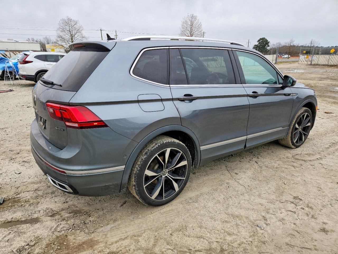 2022 Volkswagen Tiguan Sel R-Line - Фото 3