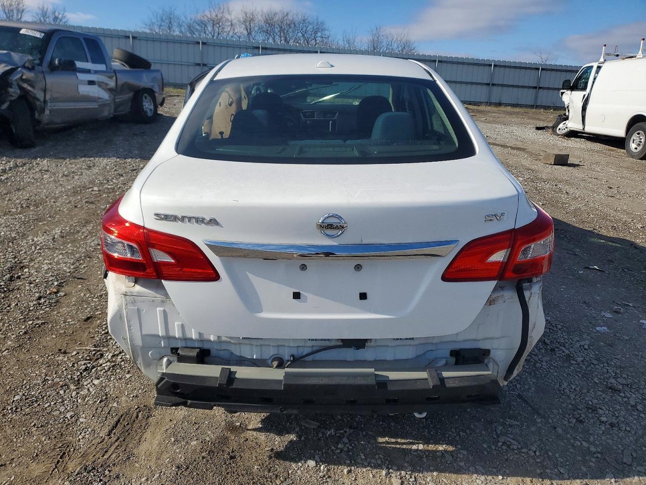 2019 Nissan Sentra S - Фото 6