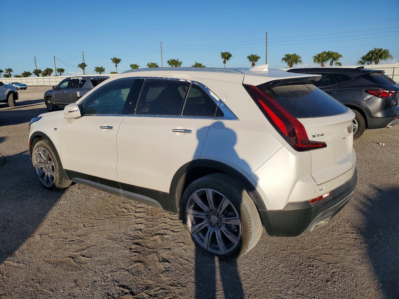 2019 Cadillac Xt4 Premium Luxury - Image 2