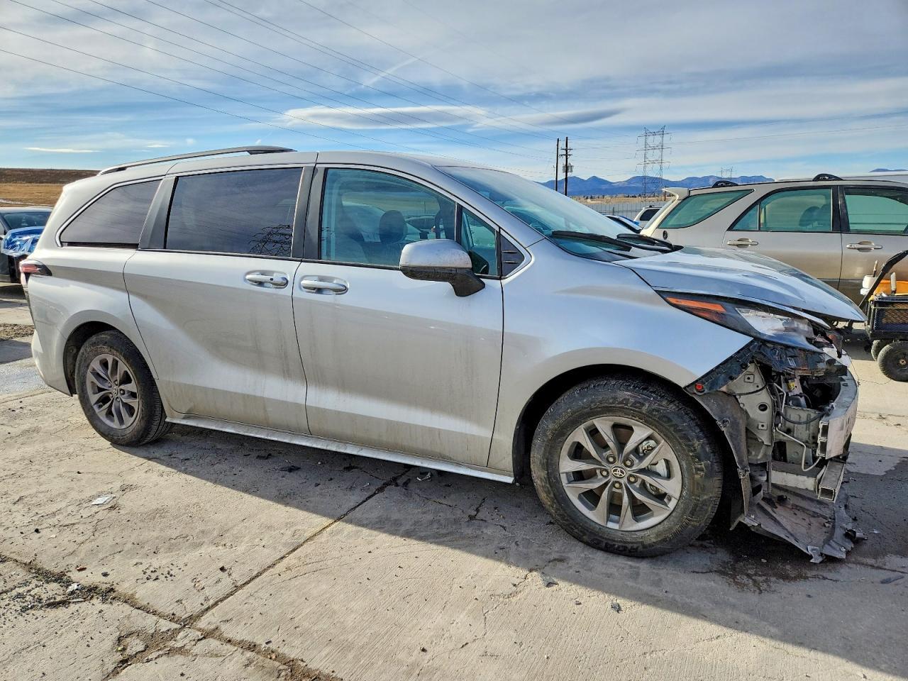 2024 Toyota Sienna Le - Image 4