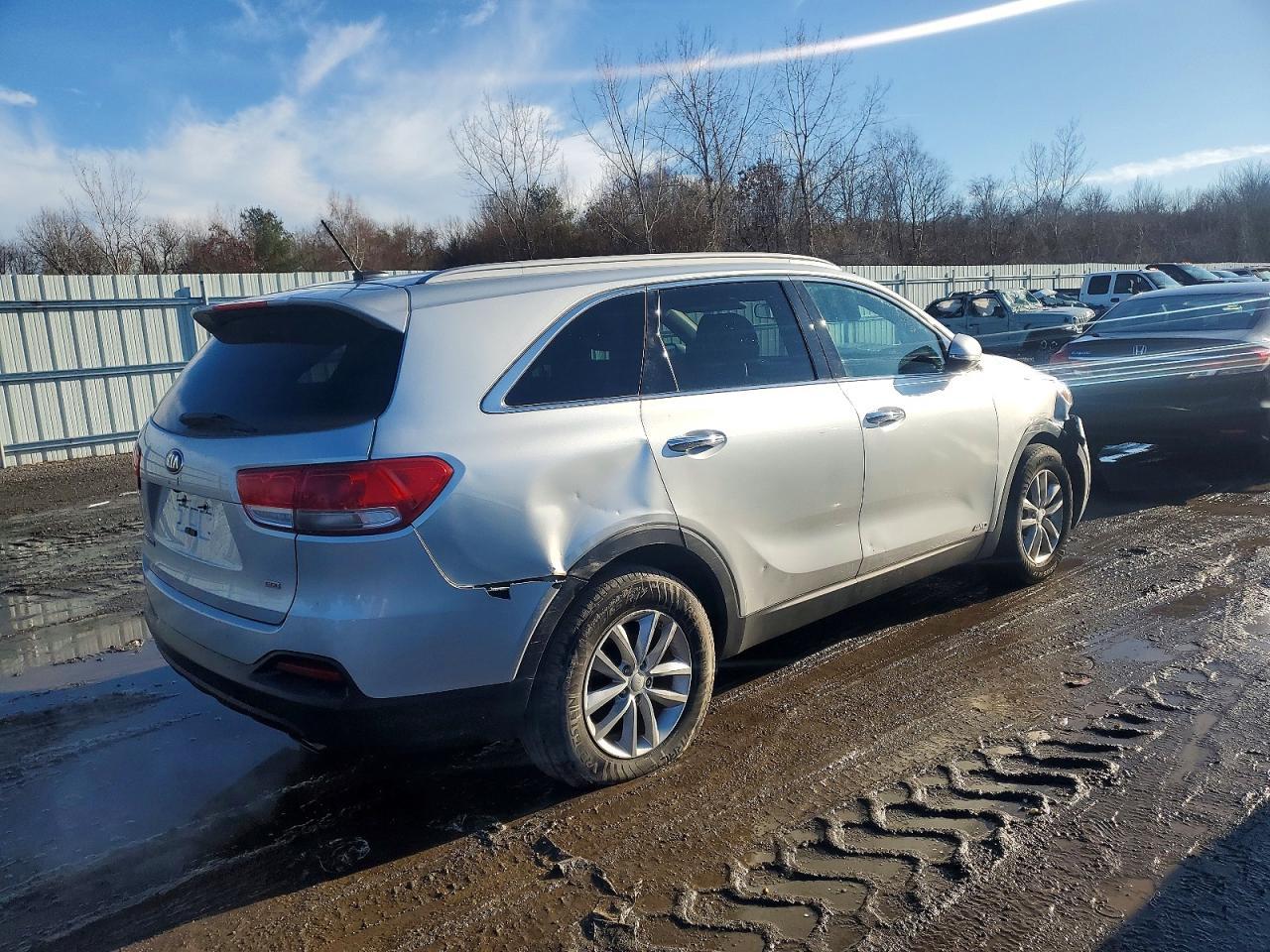 2017 Kia Sorento Lx - Image 3