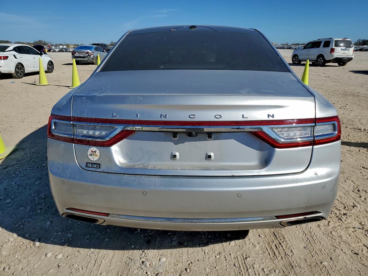 2017 Lincoln Continental Reserve - Image 6