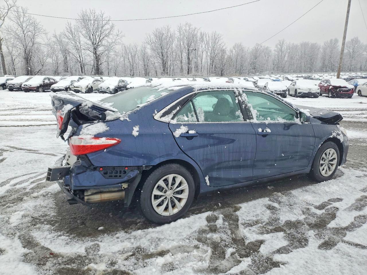 2016 Toyota Camry Le - Фото 3