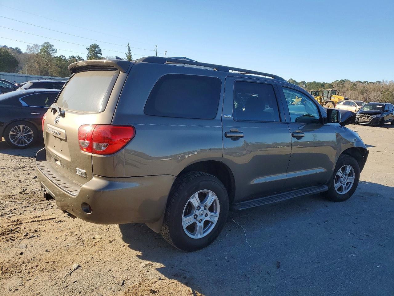 2017 Toyota Sequoia Sr5 - Фото 3