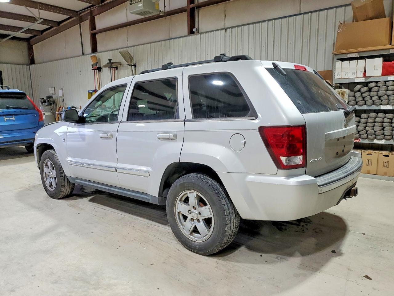 2005 Jeep Grand Cherokee Limited - Image 2