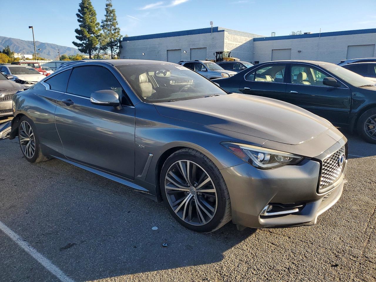 2017 Infiniti Q60 3.0T Premium - Фото 4