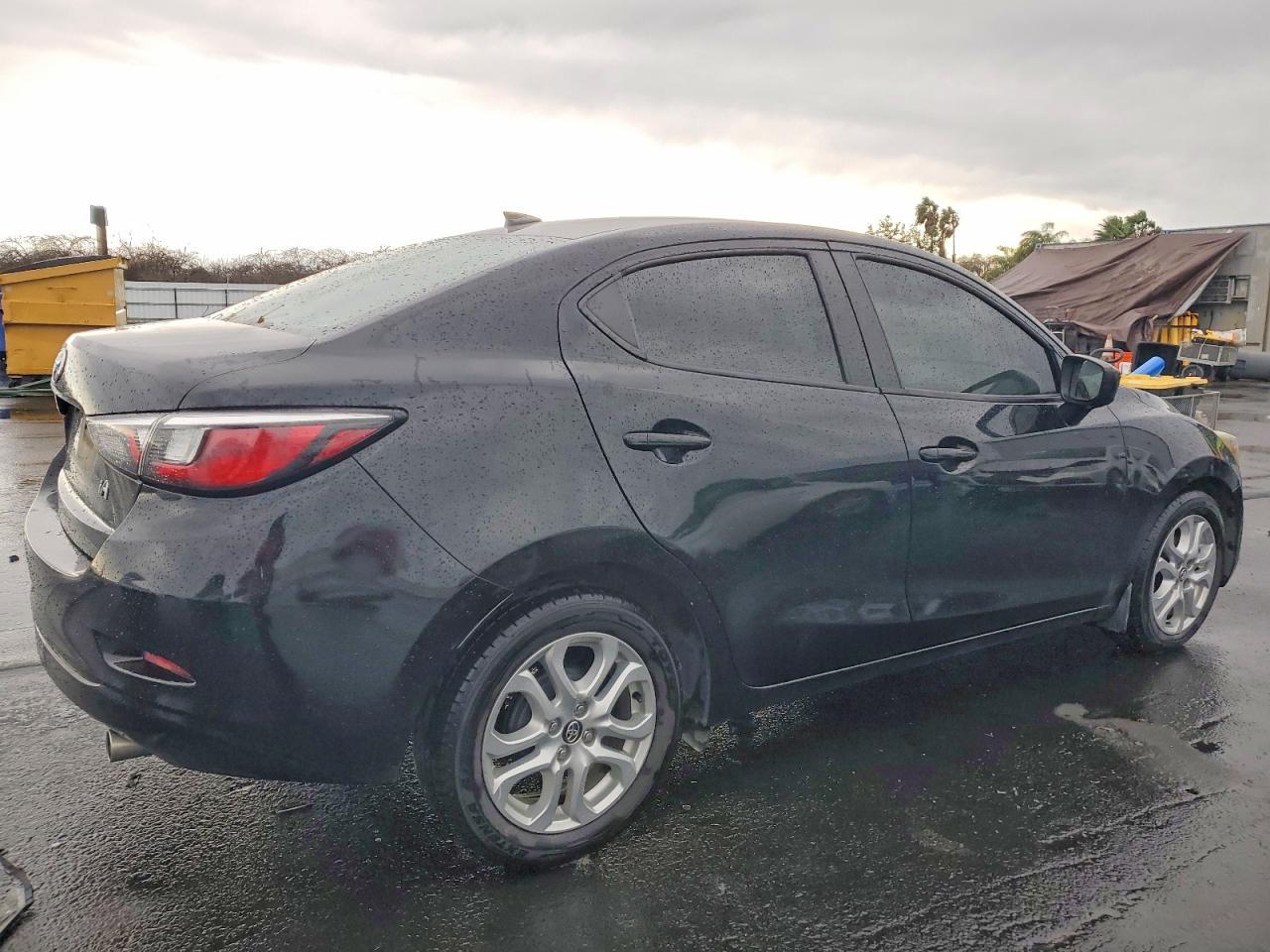 2019 Toyota Yaris L - Фото 3