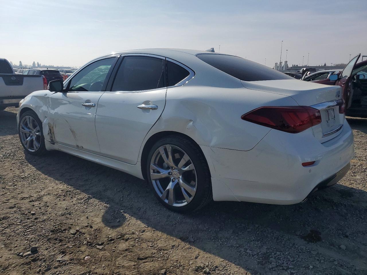 2017 Infiniti Q70 3.7 - Фото 2