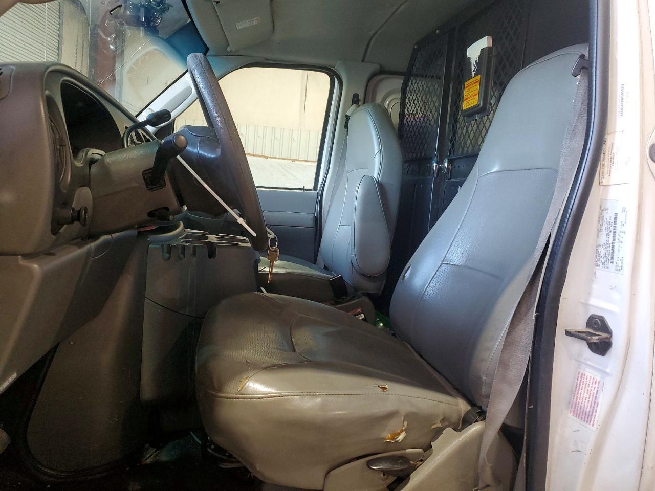 2003 Ford Econoline E250 Van - Фото 7