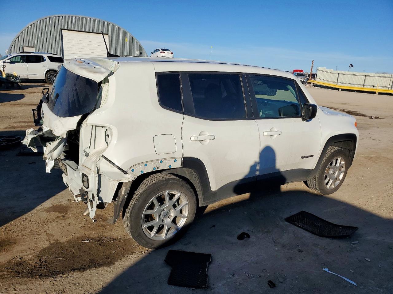 2023 Jeep Renegade Latitude - Фото 3