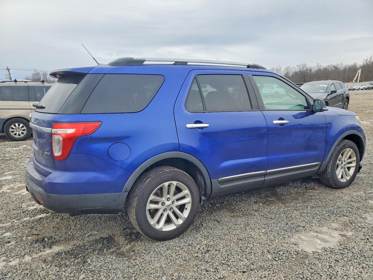 2015 Ford Explorer Xlt - Фото 3