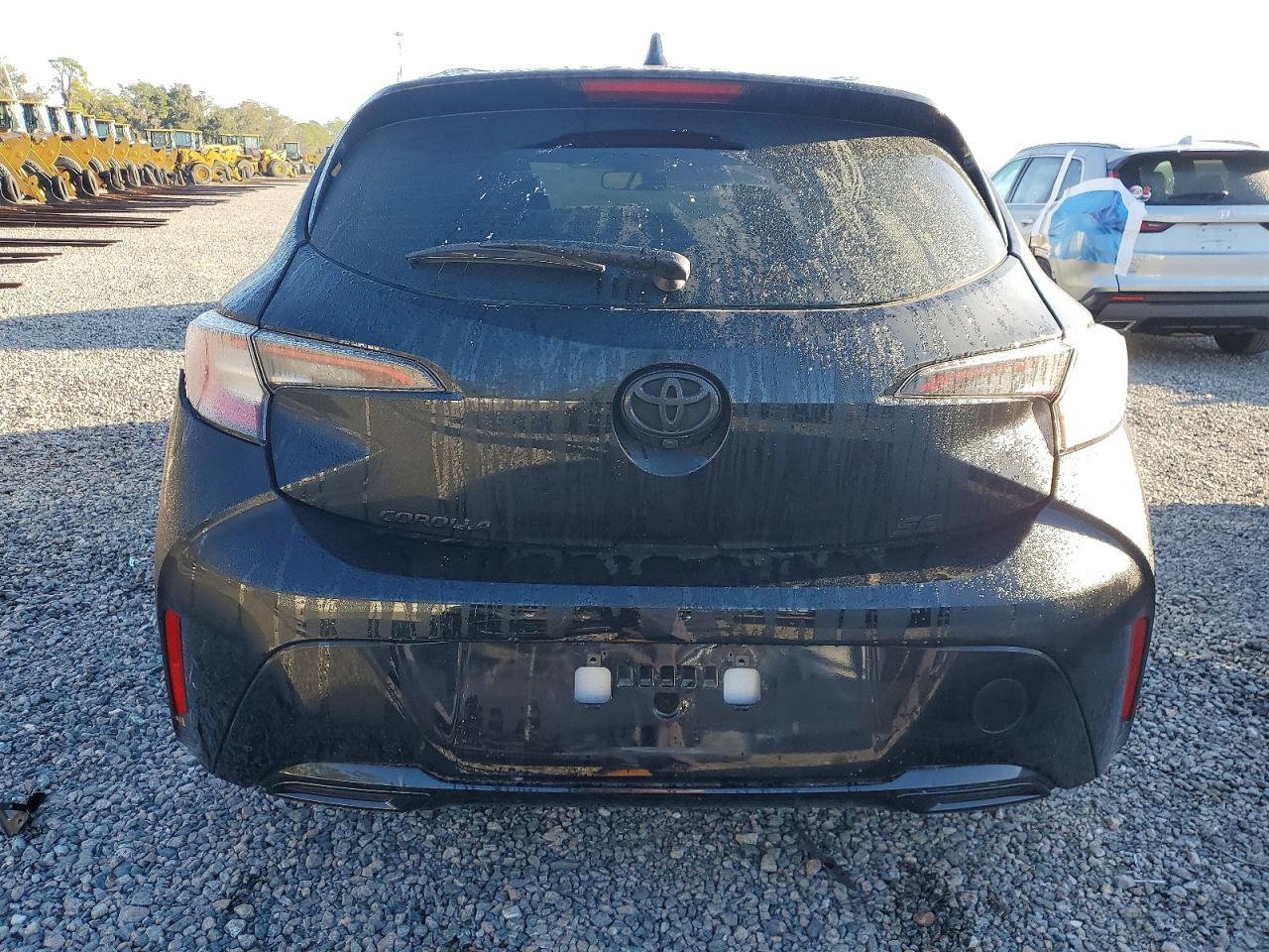 2022 Toyota Corolla Hatchback Se Nightshade Edition - Image 6