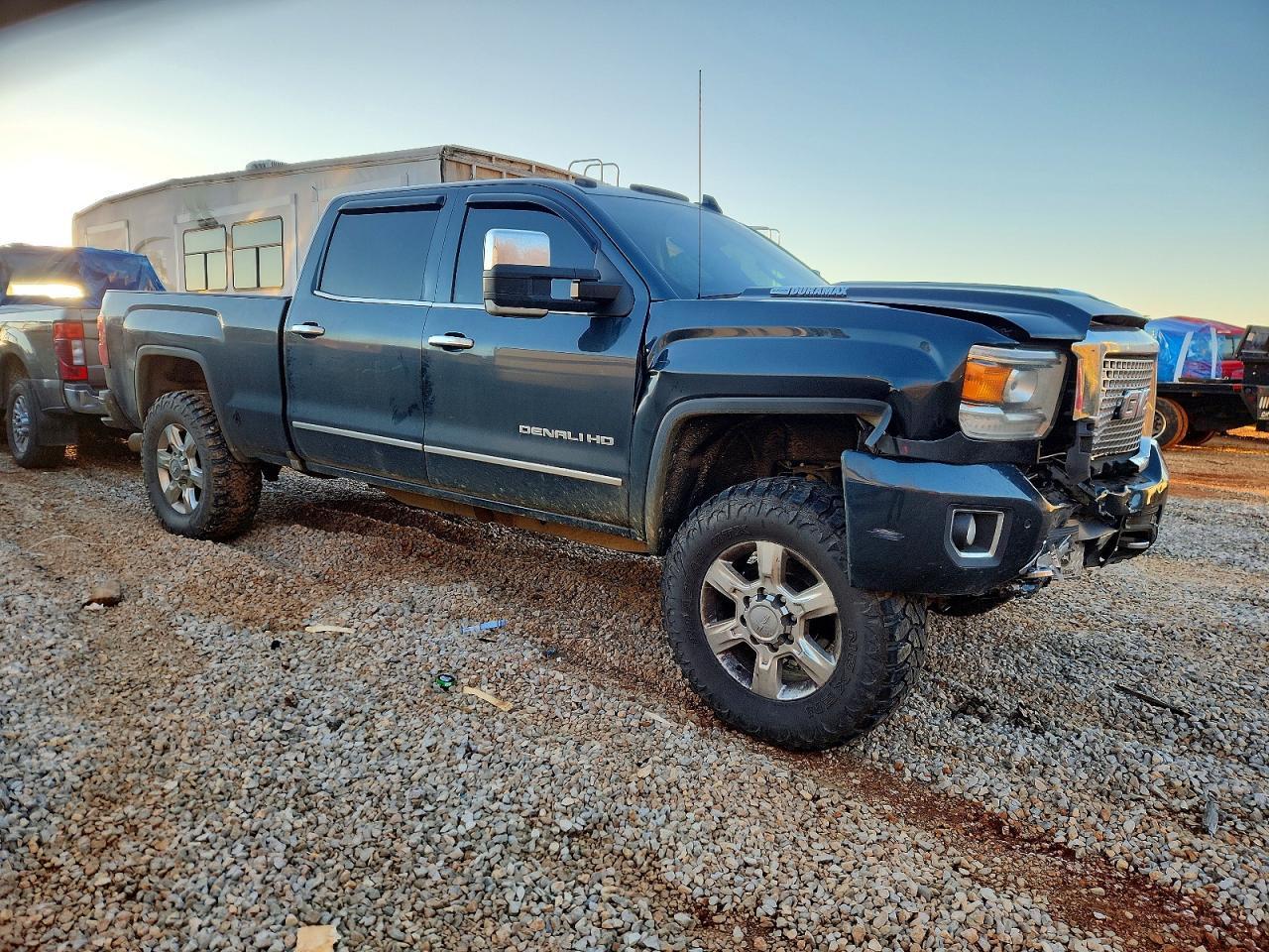 2017 GMC Sierra K2500 Denali - Image 4
