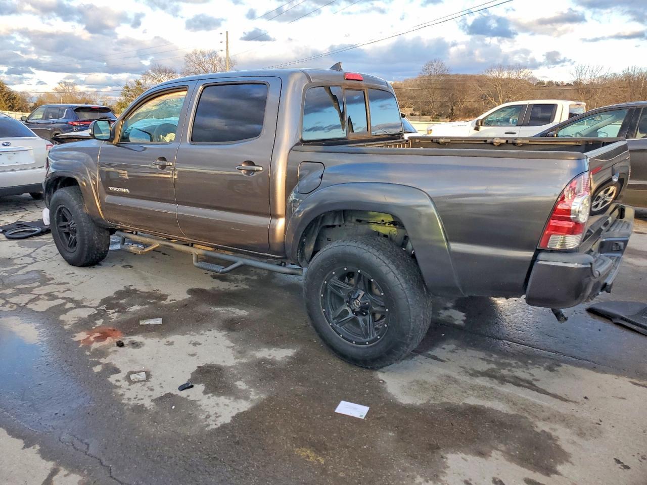 2015 Toyota Tacoma Double Cab - Фото 2
