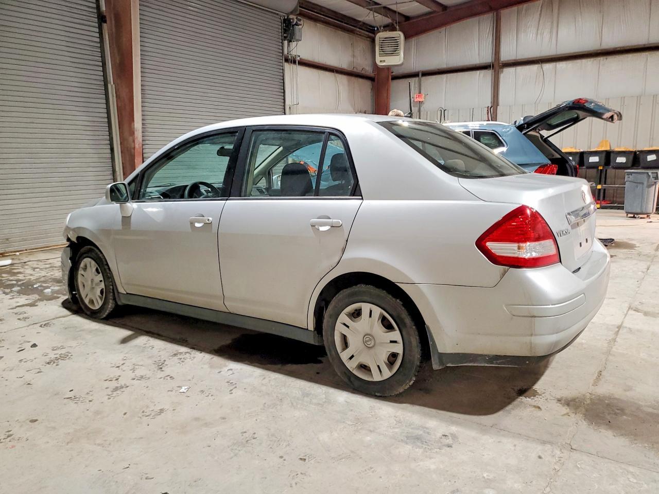 2010 Niss Versa S - Фото 2