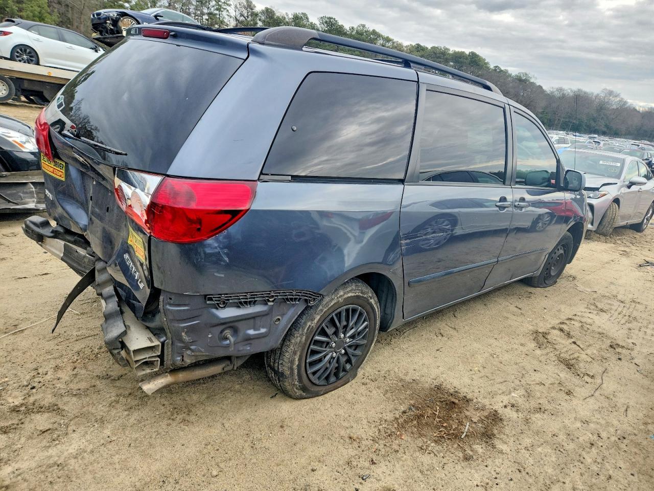 2009 Toyota Sienna Ce - Image 3