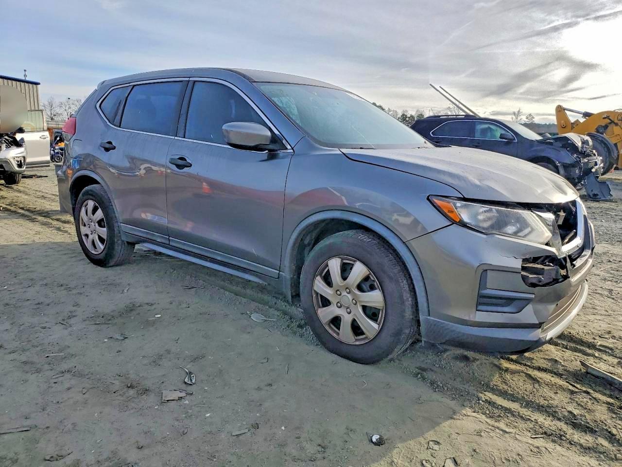 2018 Nissan Rogue S - Image 4