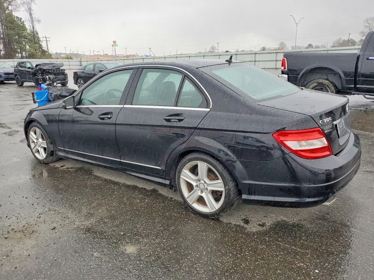 2011 Mercedes-Benz C 300 - Фото 2