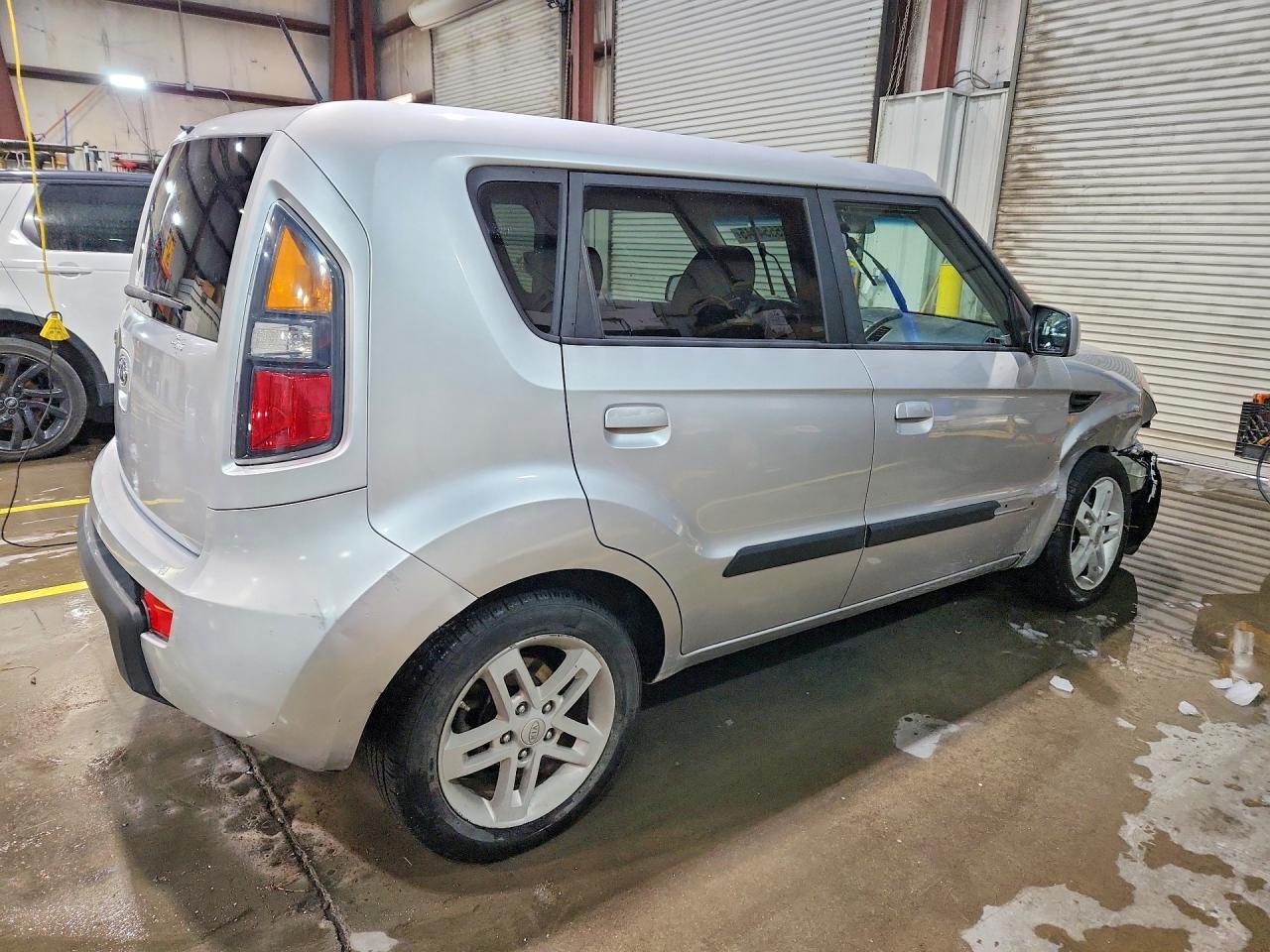 2010 Kia Soul + - Image 3