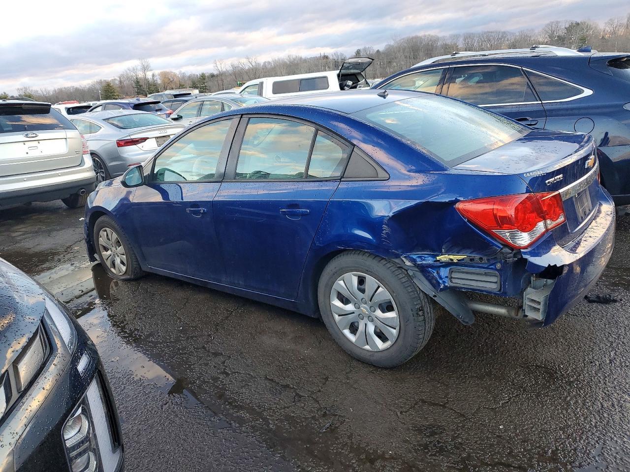 2013 Chevrolet Cruze Ls - Image 2