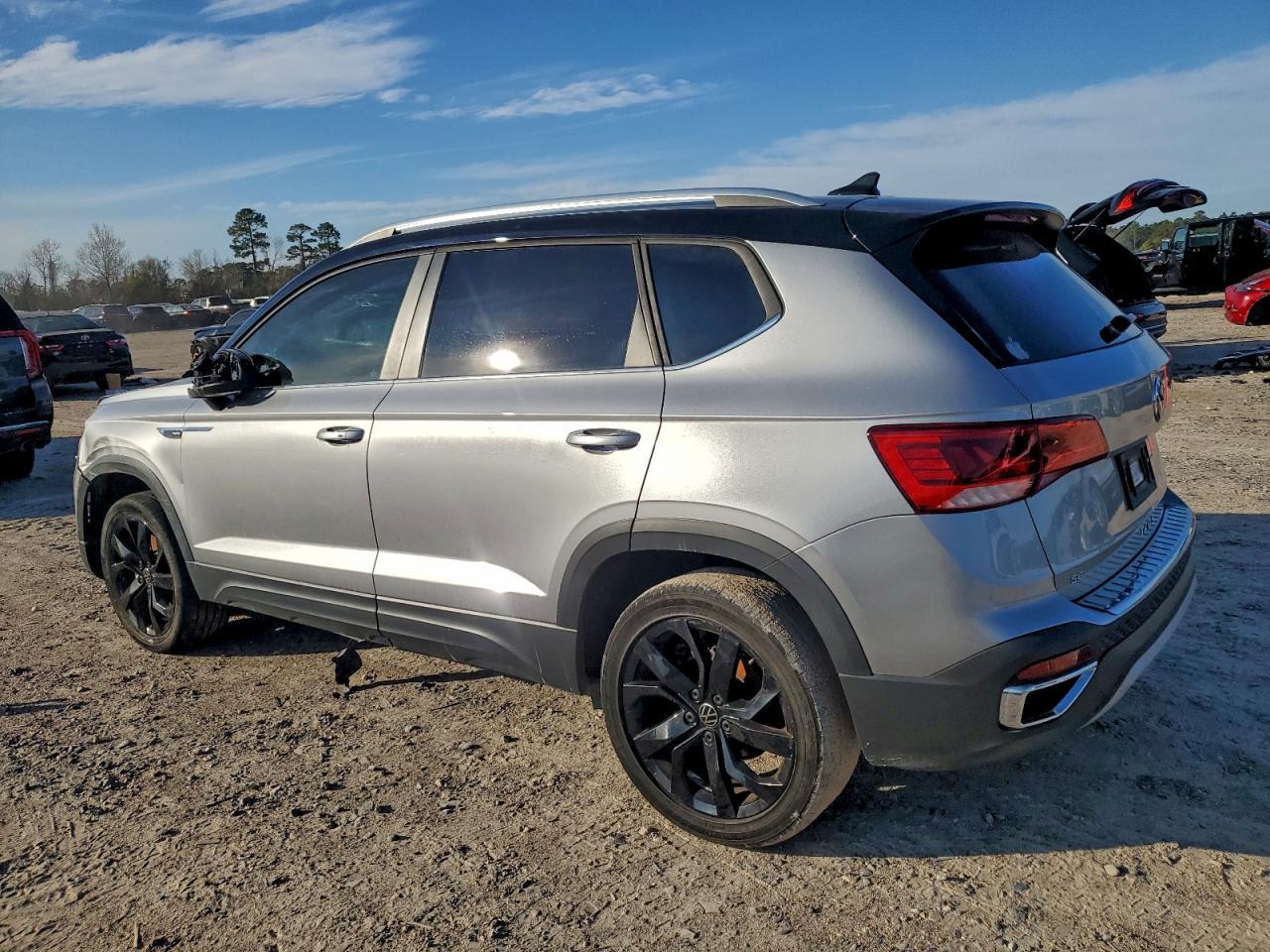 2023 Volkswagen Taos Se - Image 2