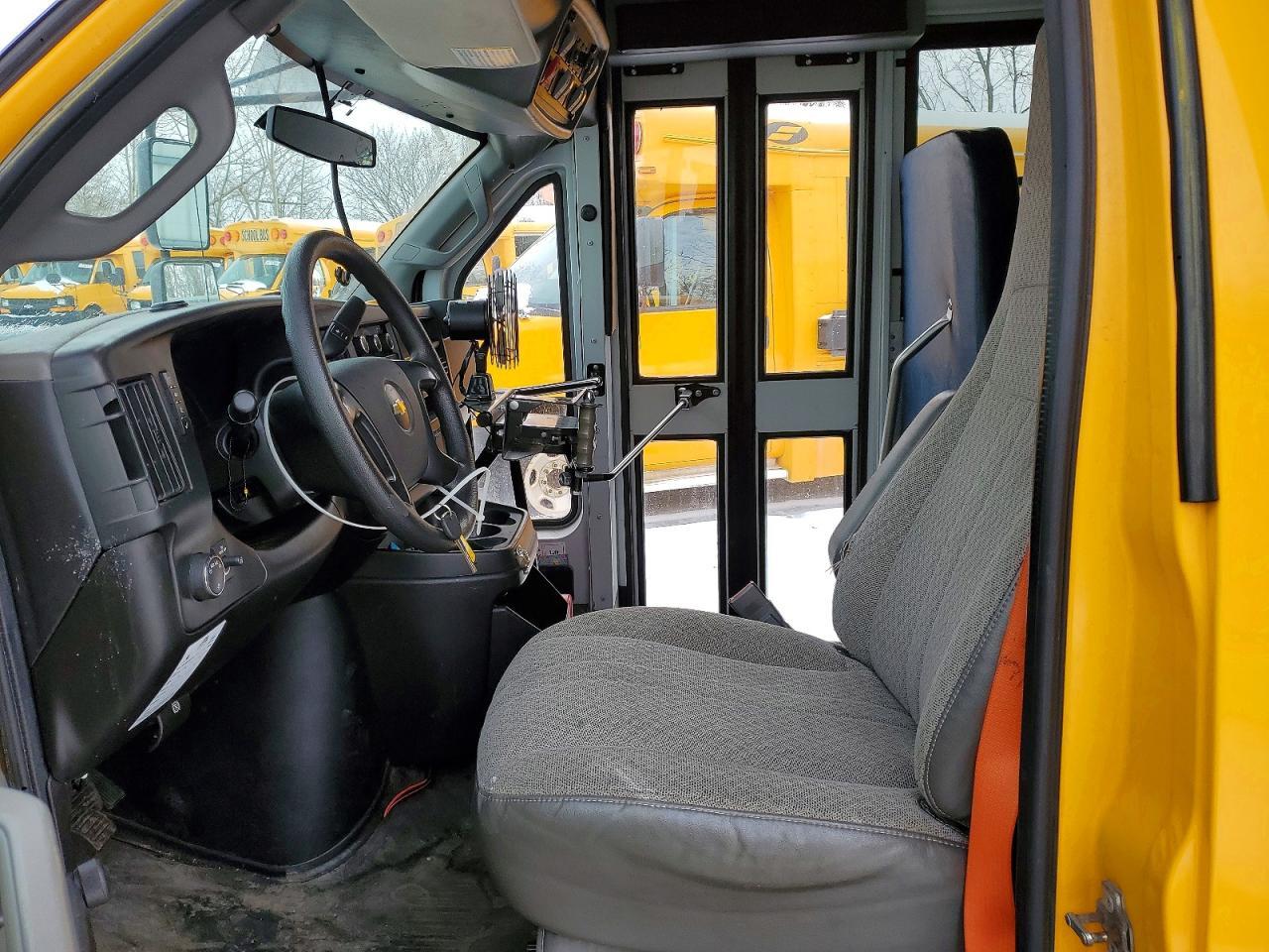 2016 Chevrolet Express School Bus - Фото 5