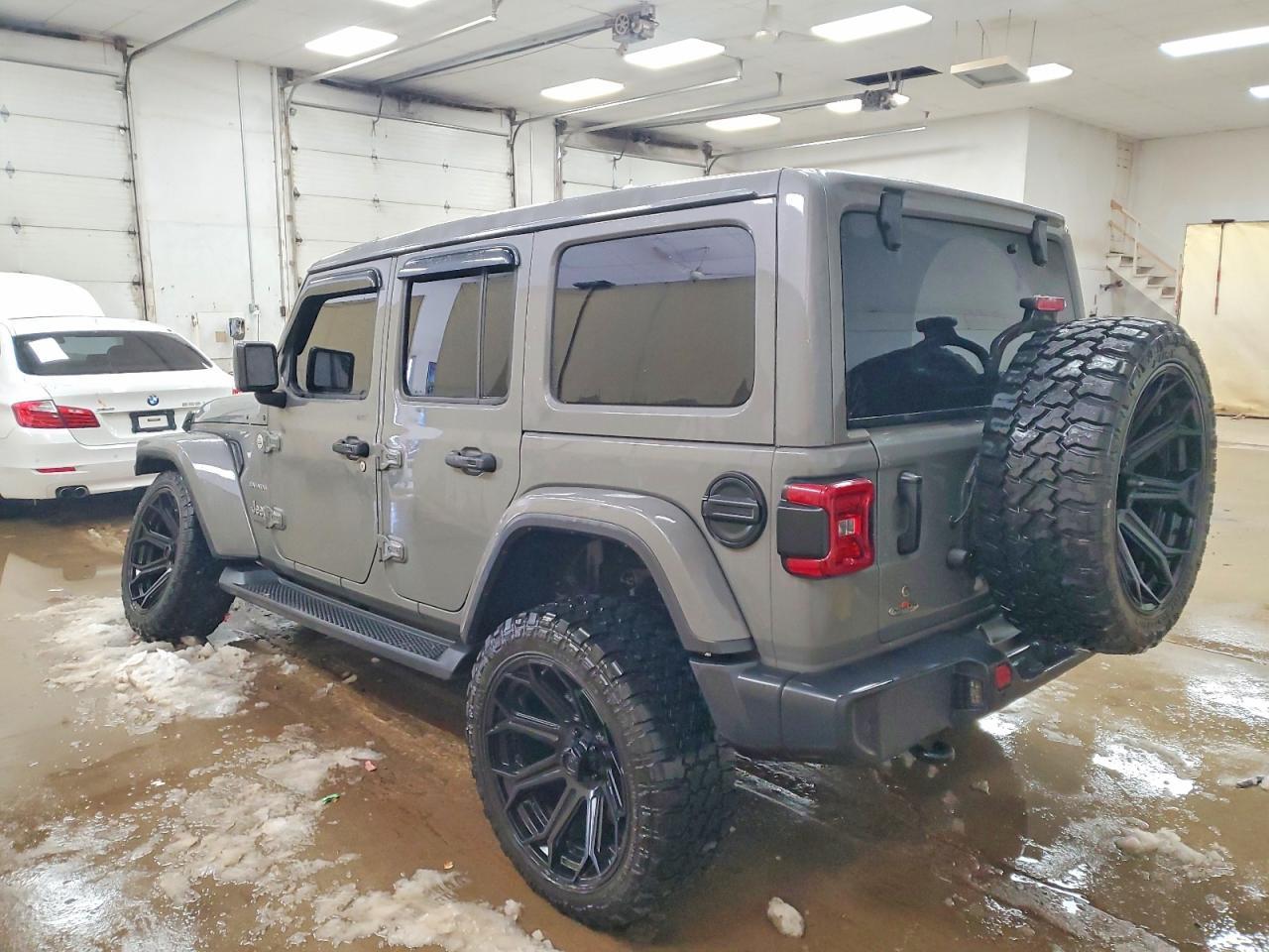 2020 Jeep Wrangler Unlimited Sahara - Фото 2