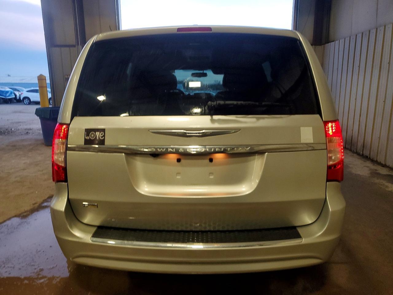 2012 Chrysler Town & Country Touring - Фото 6
