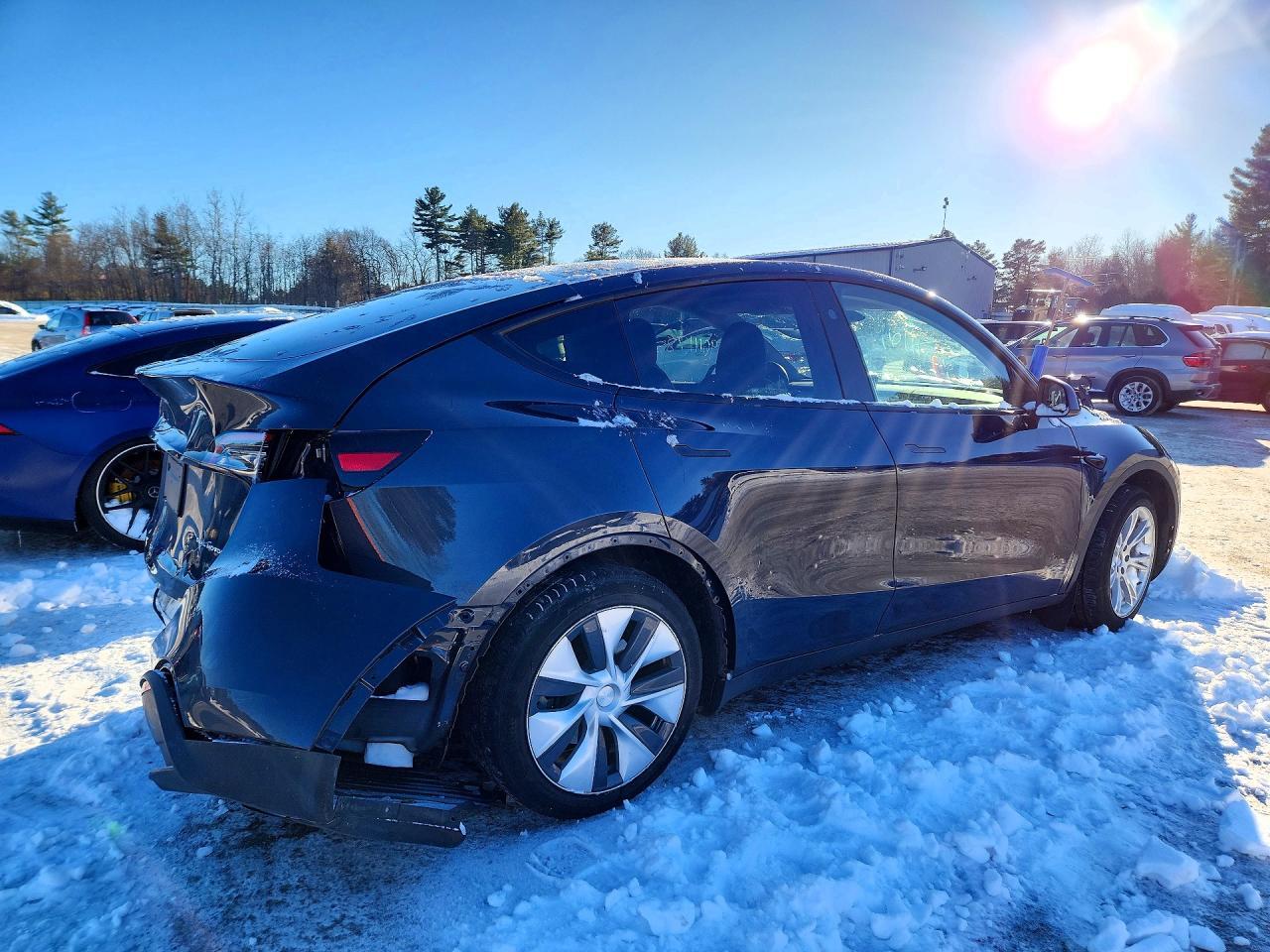 2024 Tesla Model Y - Фото 3