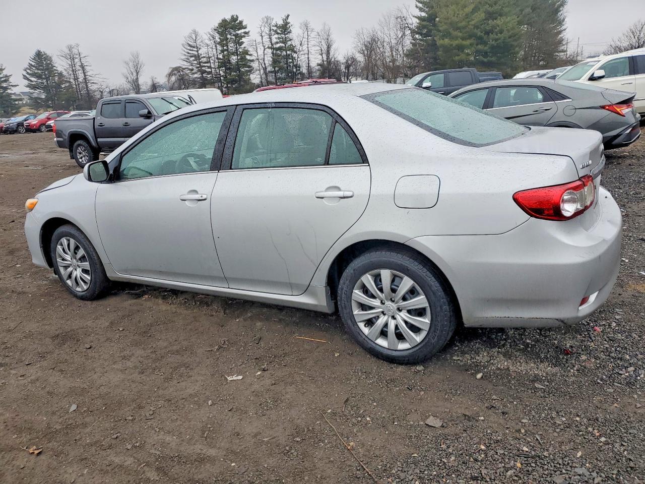 2013 Toyota Corolla Base - Фото 2