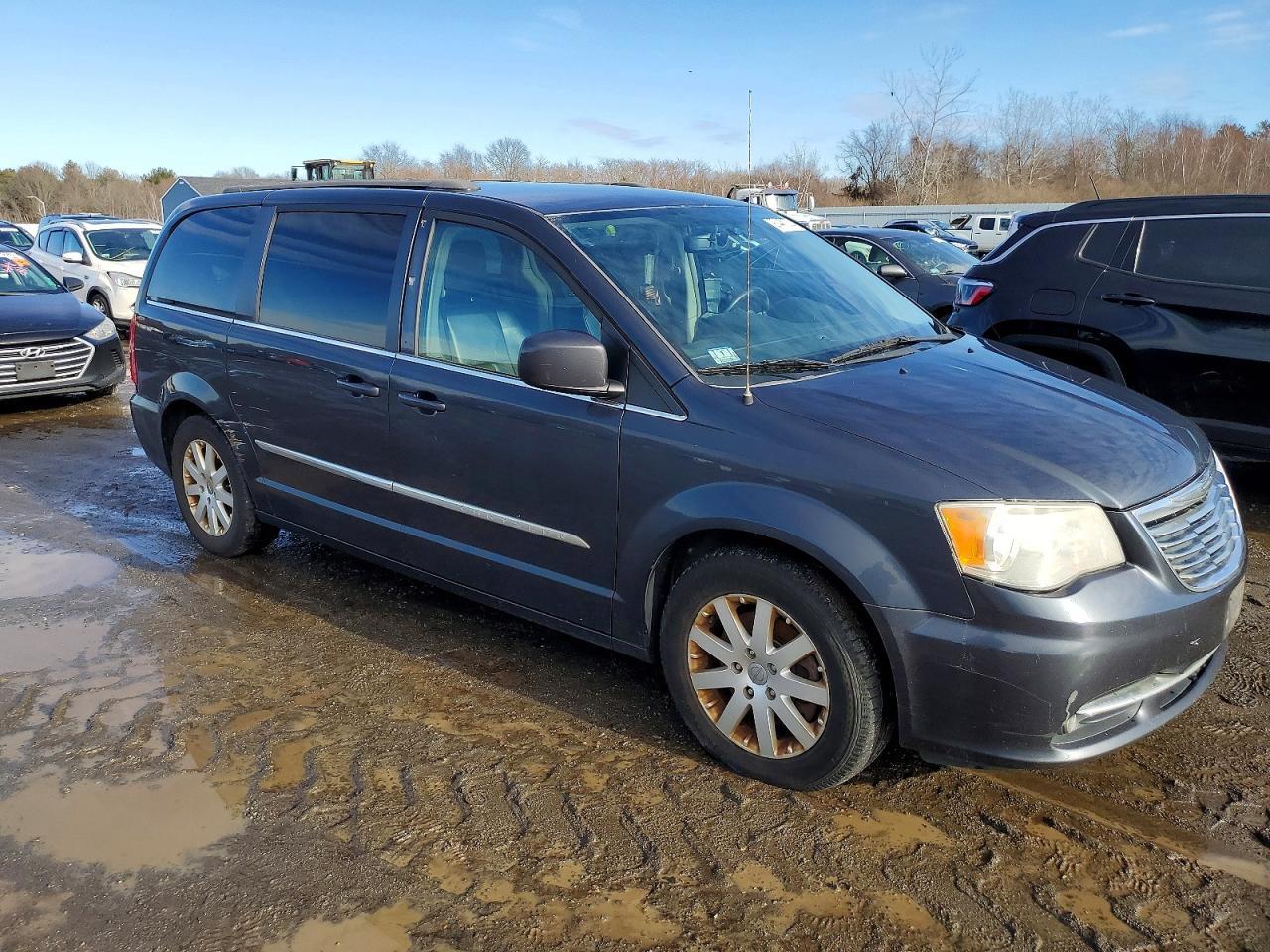 2014 Chrysler Town & Country Touring - Фото 4
