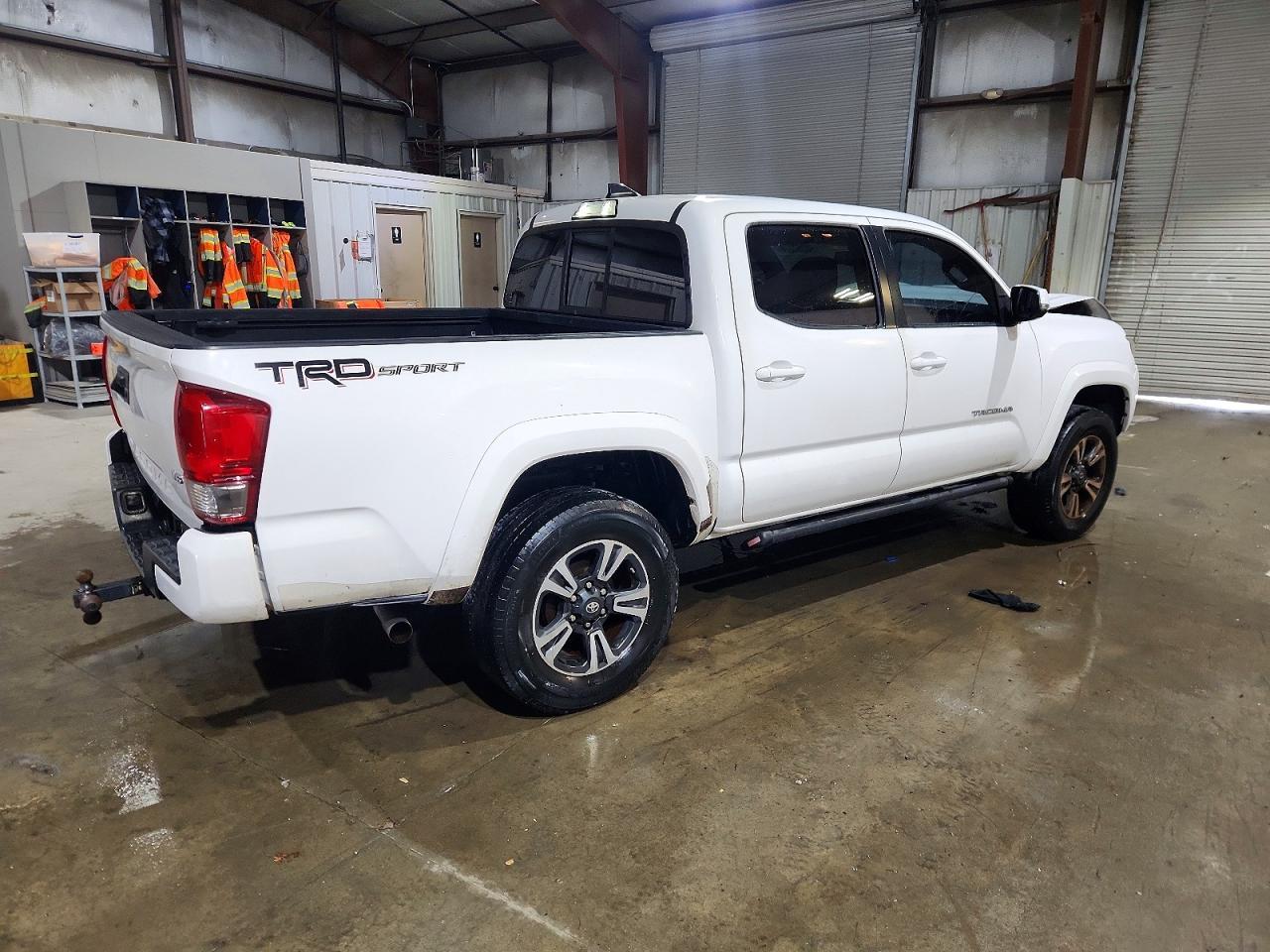 2016 Toyota Tacoma Double Cab - Image 3
