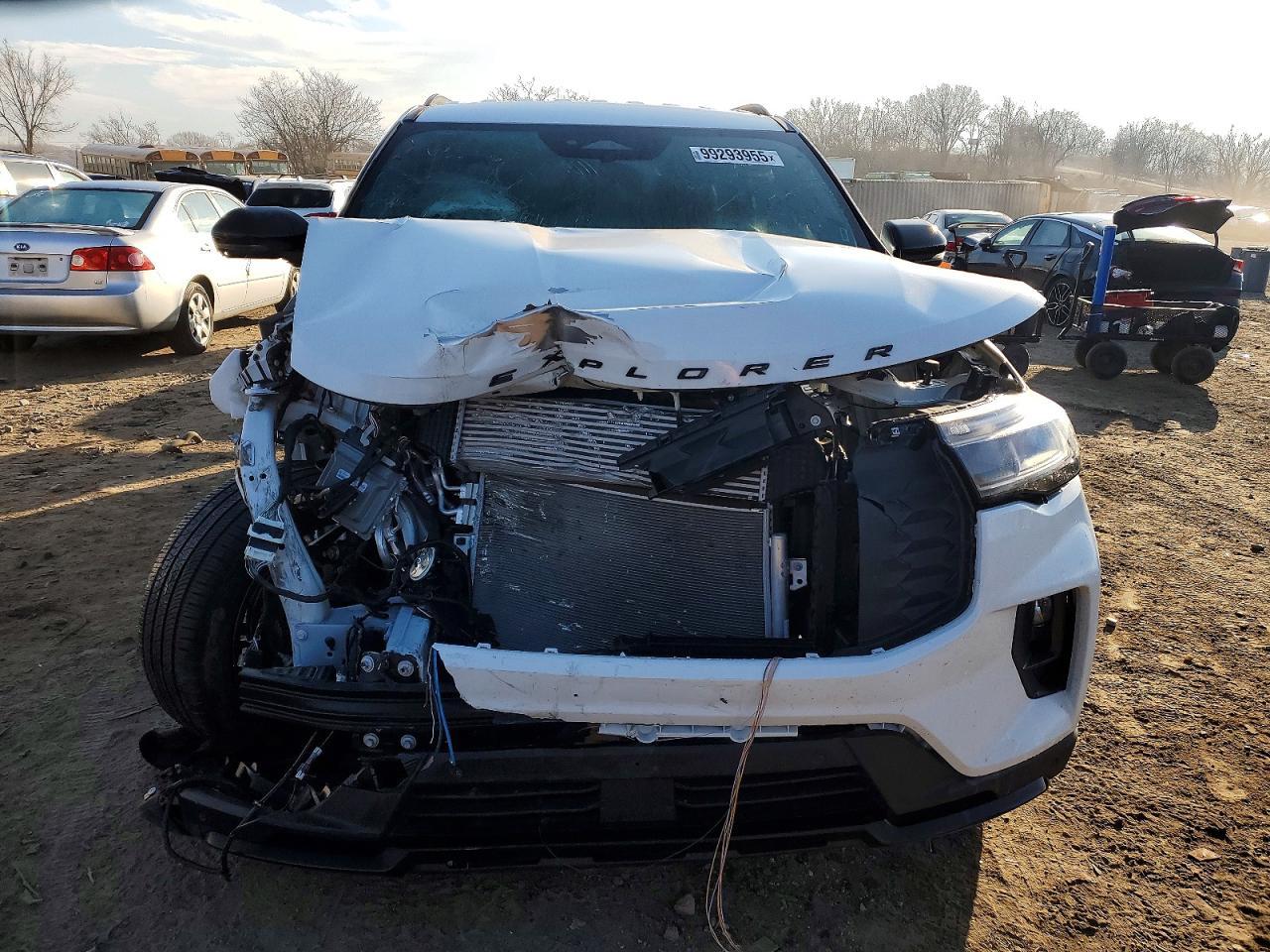2025 Ford Explorer St-Line - Image 5