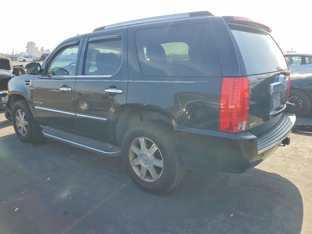 2011 Cadillac Escalade - Фото 2
