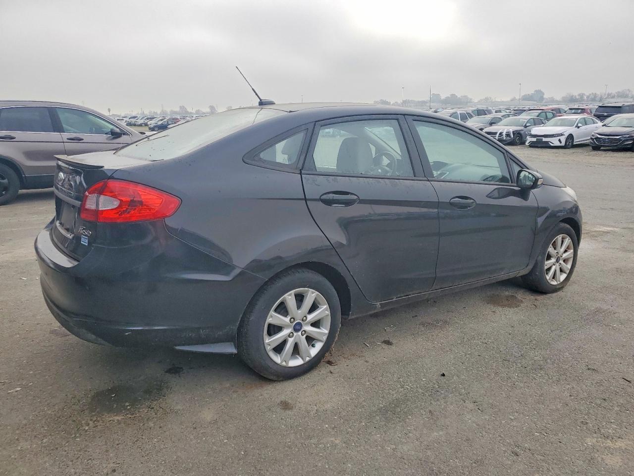 2013 Ford Fiesta Se - Фото 3