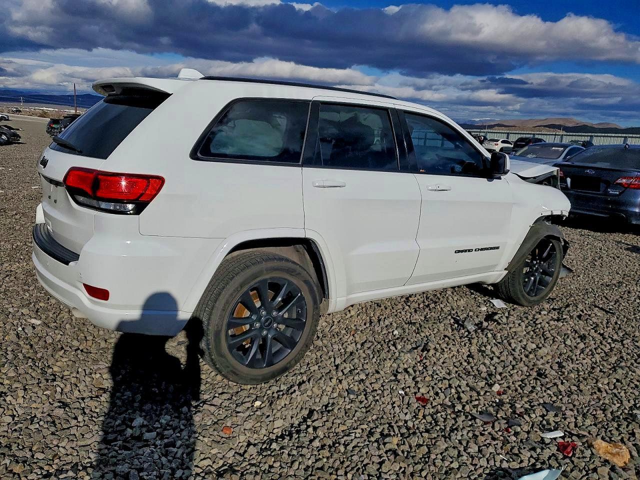 2018 Jeep Grand Cherokee Laredo - Image 3