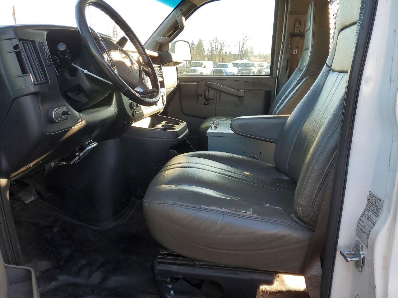 2019 Chevrolet Express 3500 Utility / Service Van - Image 7