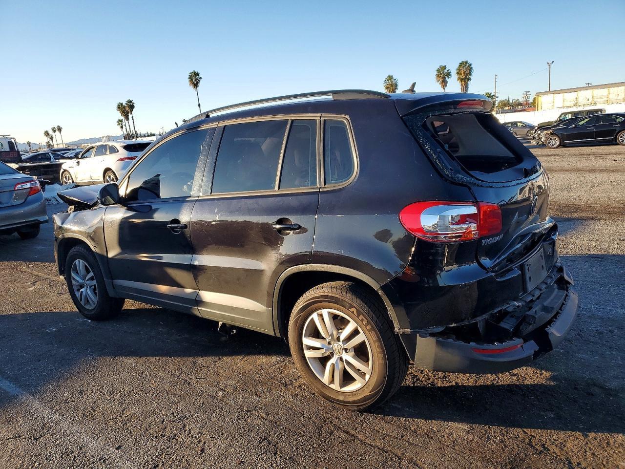 2016 Volkswagen Tiguan S - Фото 2