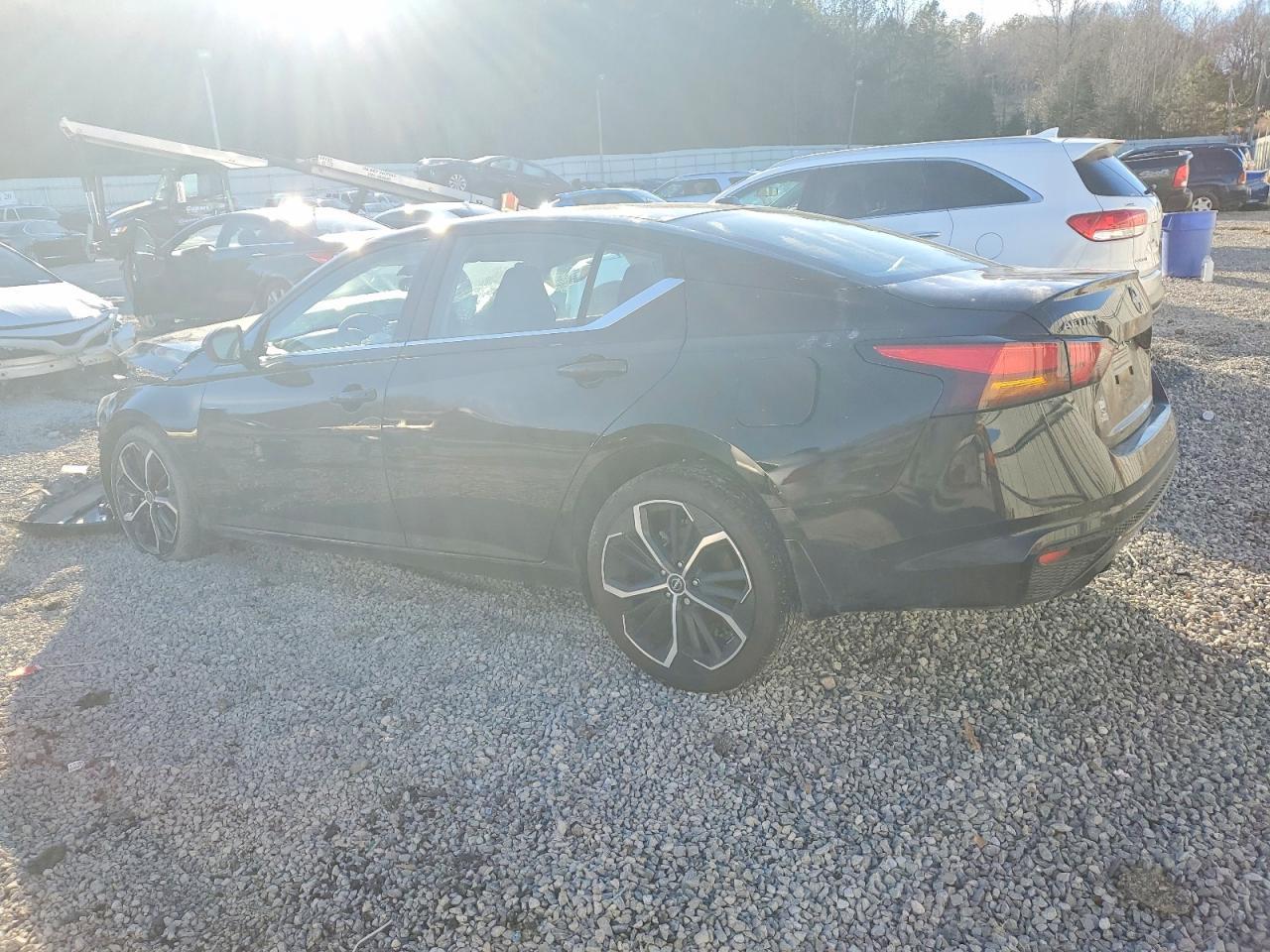 2025 Nissan Altima Sr - Фото 2